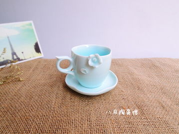 晨曦初绽于瓷间 景德镇青釉花瓣杯中的时光诗