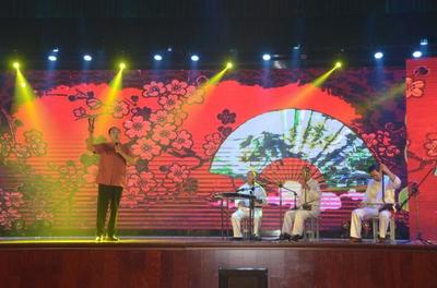 新时代新阜阳 文艺创作展演颍淮欢乐大舞台走进颍东，绽放文化芬芳